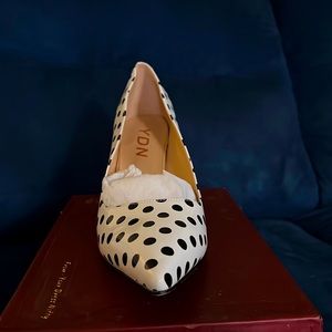 Cute little shoe brand new never wore